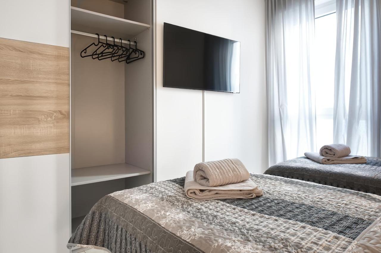 Modern Wohnen I Smart Tv I Terrasse I 2x Parkplatz I 2 Schlafzimmer I 6 Schlafplaetze Apartment Bad Oeynhausen