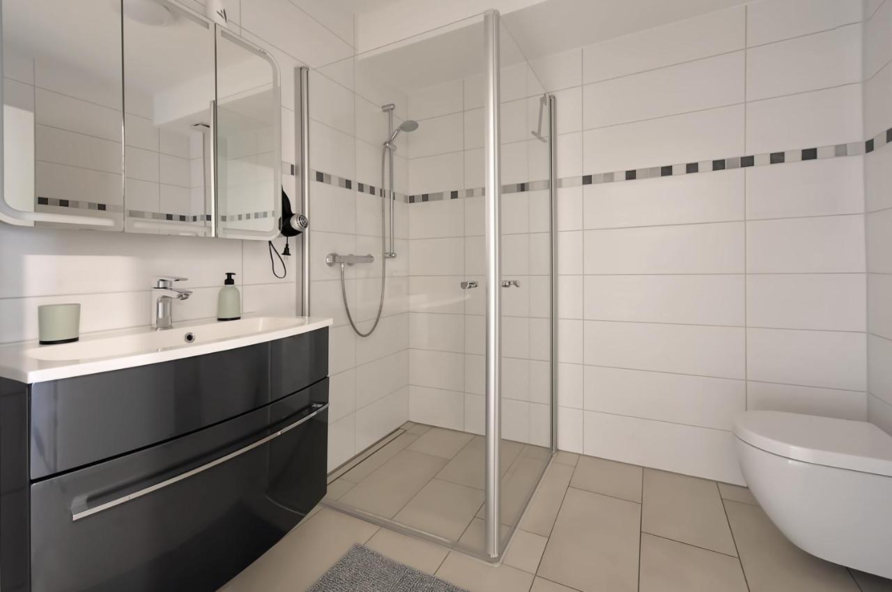 Apartment Modern Wohnen I Smart Tv I Terrasse I 2x Parkplatz I 2 Schlafzimmer I 6 Schlafplaetze