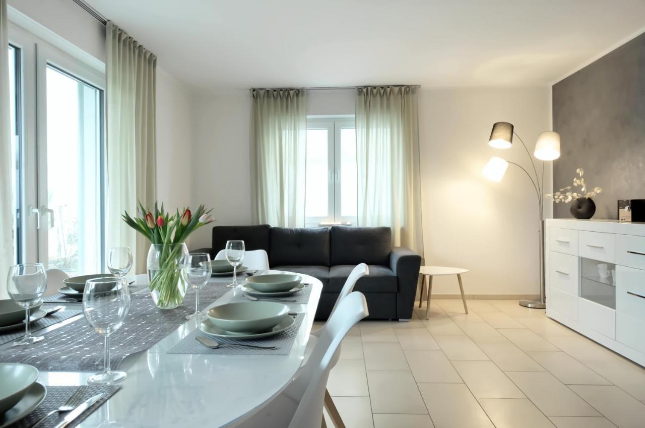 Modern Wohnen I Smart Tv I Terrasse I 2x Parkplatz I 2 Schlafzimmer I 6 Schlafplaetze Apartment